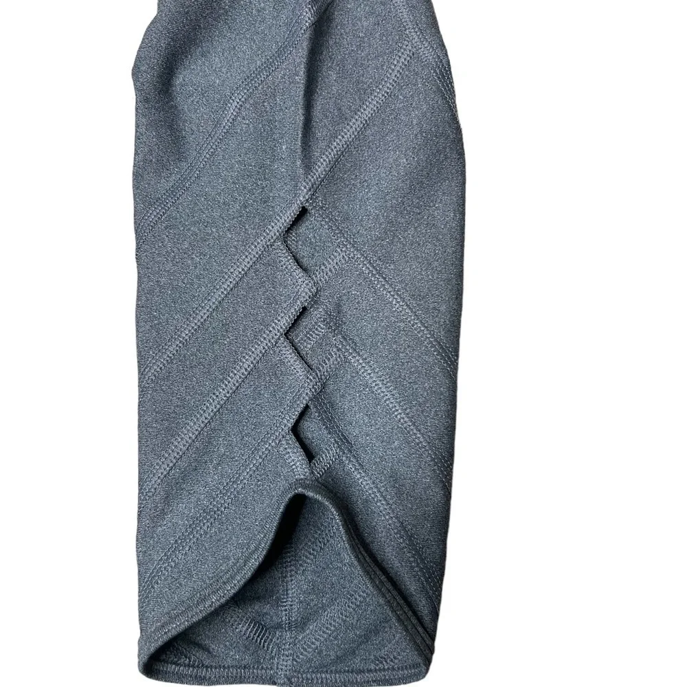 2/$30 Under Armour Gray HeatGear High-Rise Cutout Compression Crop Legging Sz M - Picture 10 of 10